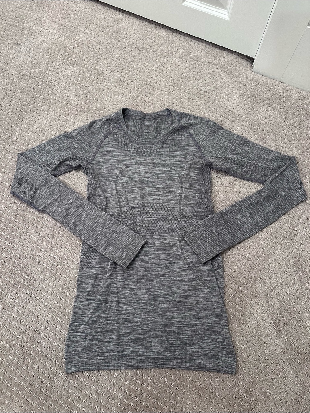 Lululemon Swiftly Tech Long Sleeve Size 4 Heathered Gray Running Top